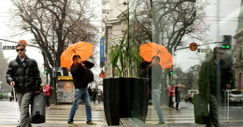 La ciclogénesis mantiene en alerta a La Plata y anticipan ráfagas de viento que podrían superar los 65 km/h