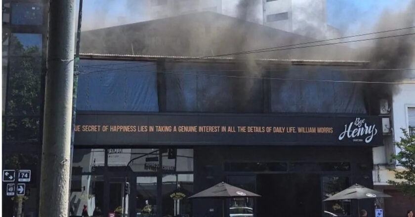 susto en pleno centro de La Plata por un incendio en el bar Bye Henry