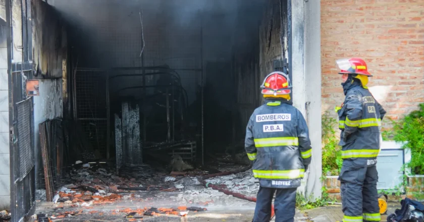 Comienzan en La Plata las tareas de limpieza y demolición de la florería “Carlitos” tras el incendio