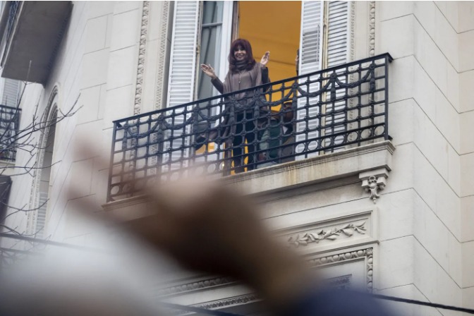 El mensaje de Cristina Kirchner: “Lo que más me gustó es escucharlos cantar ‘vamos a volver'”