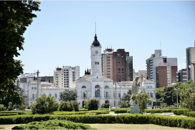 Julio Alak dispuso un aumento salarial del 5% para los trabajadores municipales de La Plata