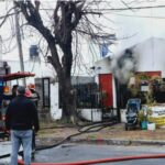 Video: un feroz incendio en Ensenada puso en peligro a una joven y un bebé de tres meses