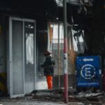 Los bomberos pudieron entrar al depósito incendiado en La Plata y arrancaron las pericias