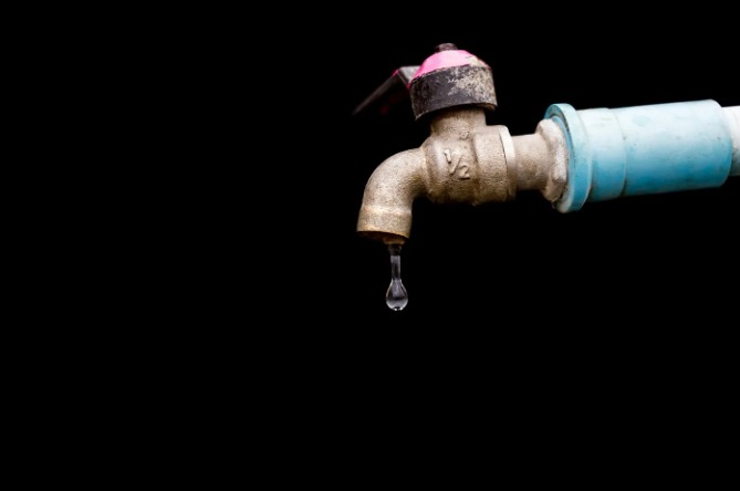 La oposición reclama por el alto nivel de arsénico en el agua de La Plata