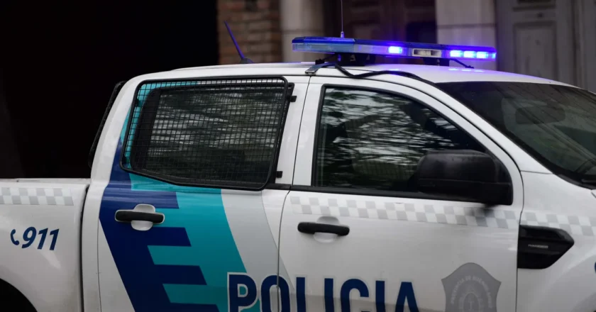 Robó a una kiosquera en Ensenada, quiso estafar a sus contactos y lo atraparon tras 10 días