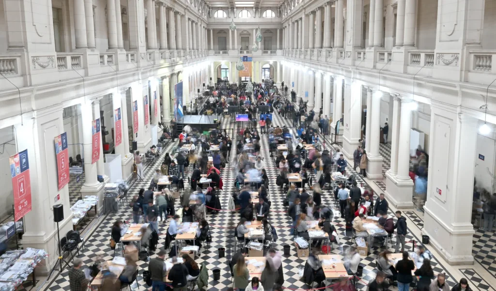 Anticipan cuánto tiempo llevará el escrutinio definitivo de las elecciones que se realiza en La Plata