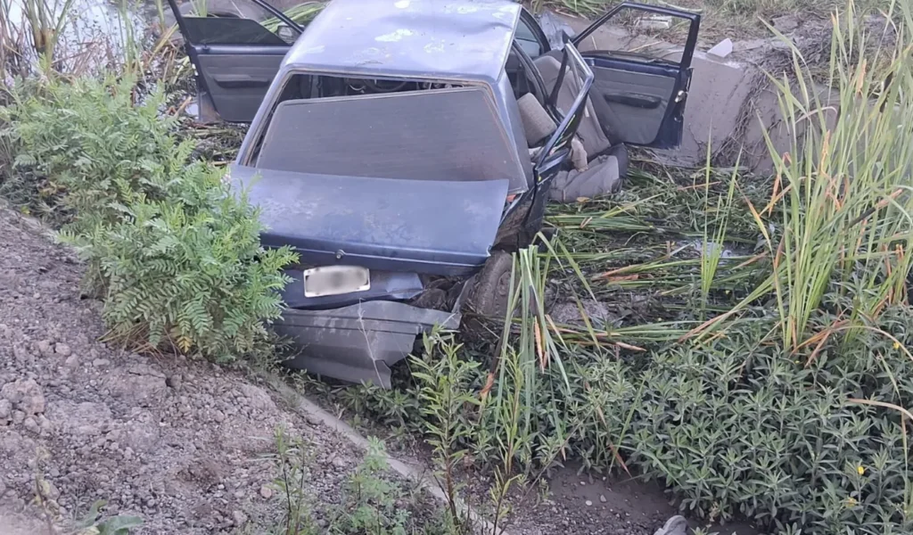Trágico accidente en Ensenada: una joven murió y cuatro hombres resultaron heridos en un violento choque