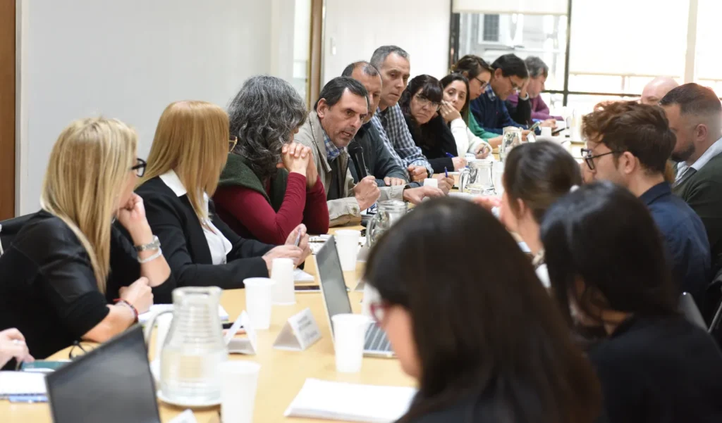 Docentes exigen la reapertura de paritarias a la Provincia y presionan por una suba antes de fin de año