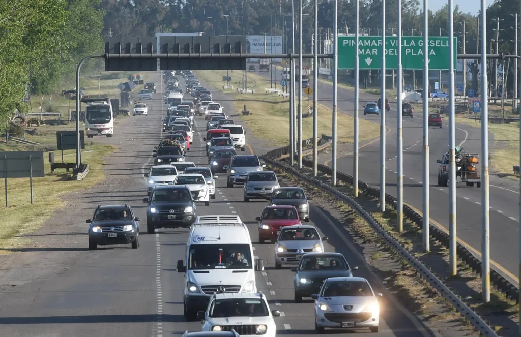 El tránsito de autos hacia la costa atlántica cayó 7,2% en la primera quincena de enero