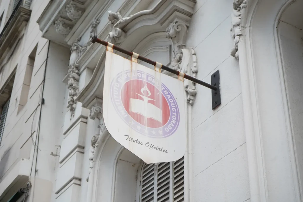 Un instituto de traductorado de La Plata cerró el dictado del tercer año y los alumnos ya no se pueden recibir