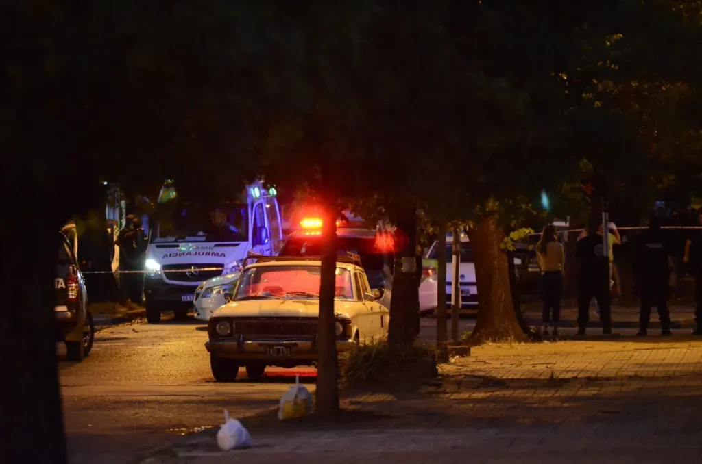 Asaltaron una remisería en Tolosa y generaron pánico en el barrio