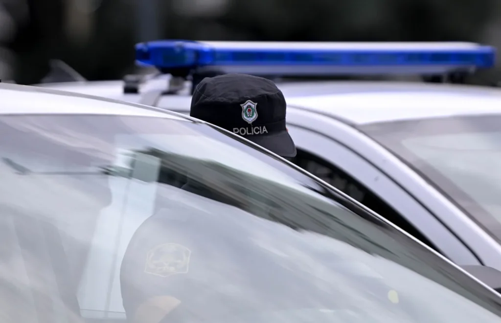 Golpes, insultos y 2 horas de secuestro: asaltaron en Berisso al conductor de un app de viajes en moto