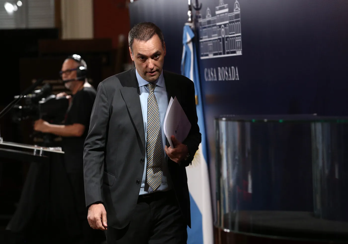 Ampliaron la denuncia contra Manuel Adorni y sumaron datos sobre vuelos y contratos bajo sospecha