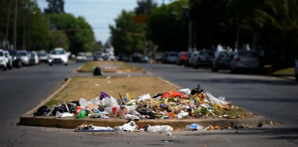 Cambia la recolección de residuos en La Plata y las delegaciones se harán cargo del servicio en nueve barrios