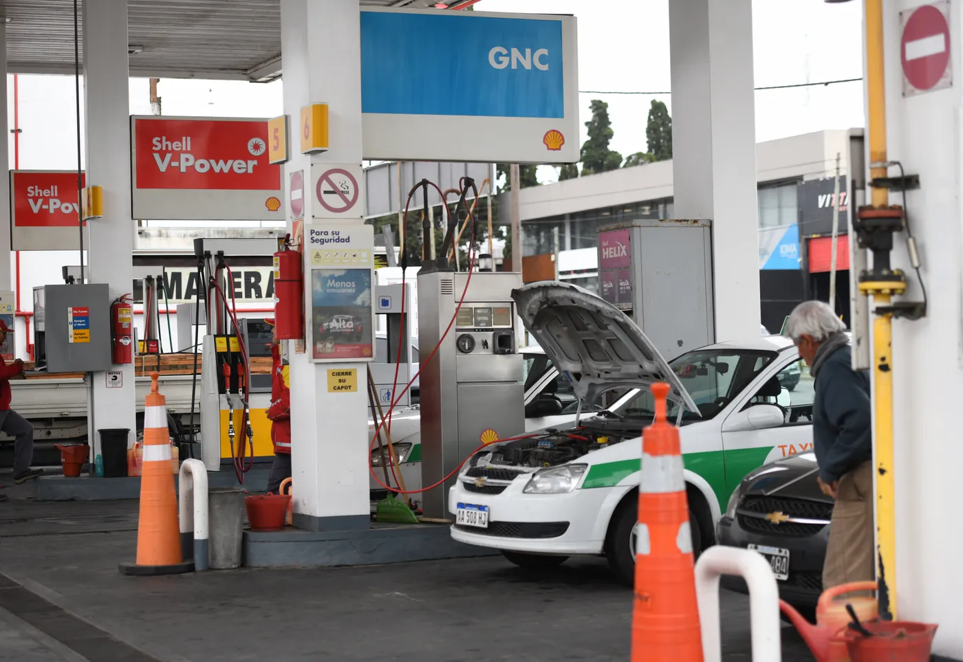 Taxistas y remiseros de La Plata acordaron con la Municipalidad reclamar juntos la provisión de GNC