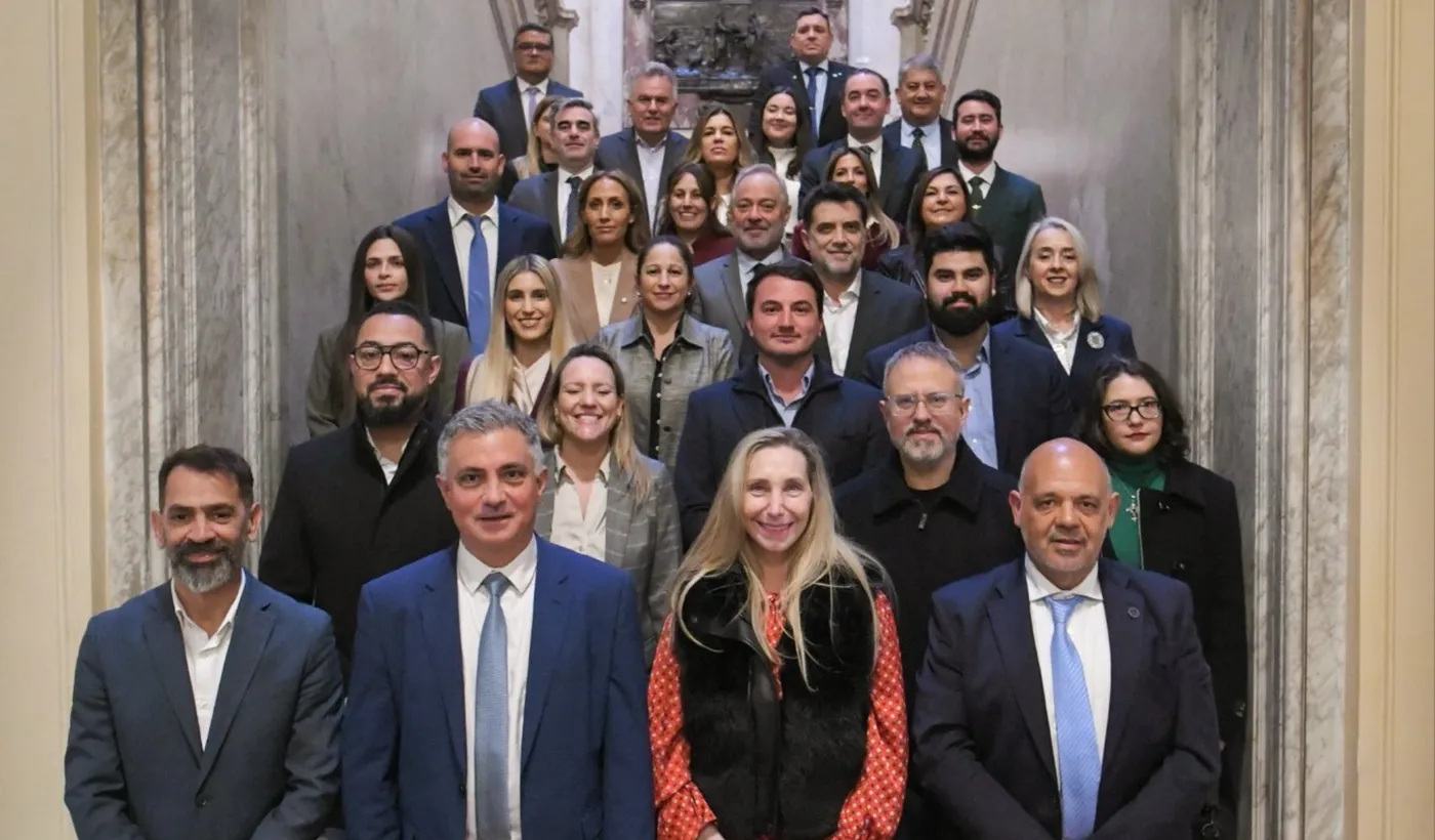 Dos legisladores de La Plata estuvieron en primera fila en la cumbre con Karina Milei