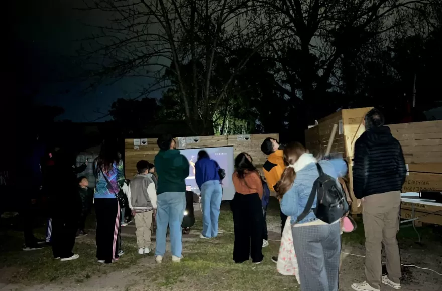 Berisso acercó la astronomía a los vecinos con una jornada de observación en el Parque Ambiental