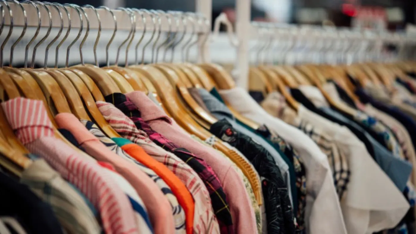 Cierra otro local de ropa del centro de La Plata y la crisis del consumo no encuentra piso