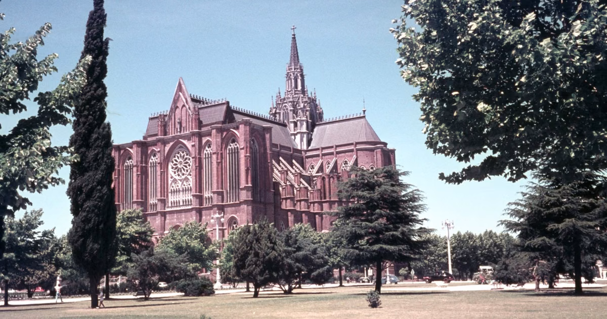 Un maravilloso viaje al pasado de La Plata: así se veían la Catedral, la Repu y el Bosque hace medio siglo