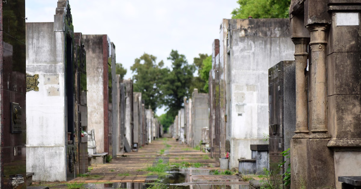 La oposición pide explicaciones sobre las bóvedas del Cementerio de La Plata y su futuro