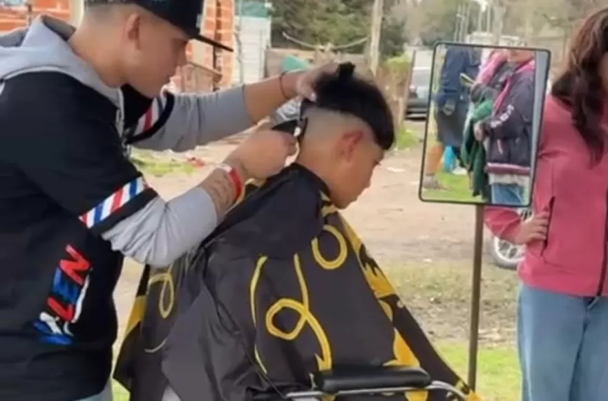 Jornada solidaria de cortes de pelo gratuitos en el Parque Cívico