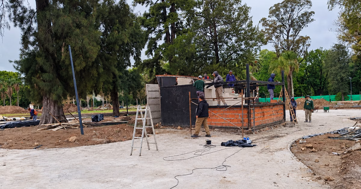 Sacaron el puesto de comida del Parque Saavedra y la mujer que lo explotaba amenaza con encadenarse